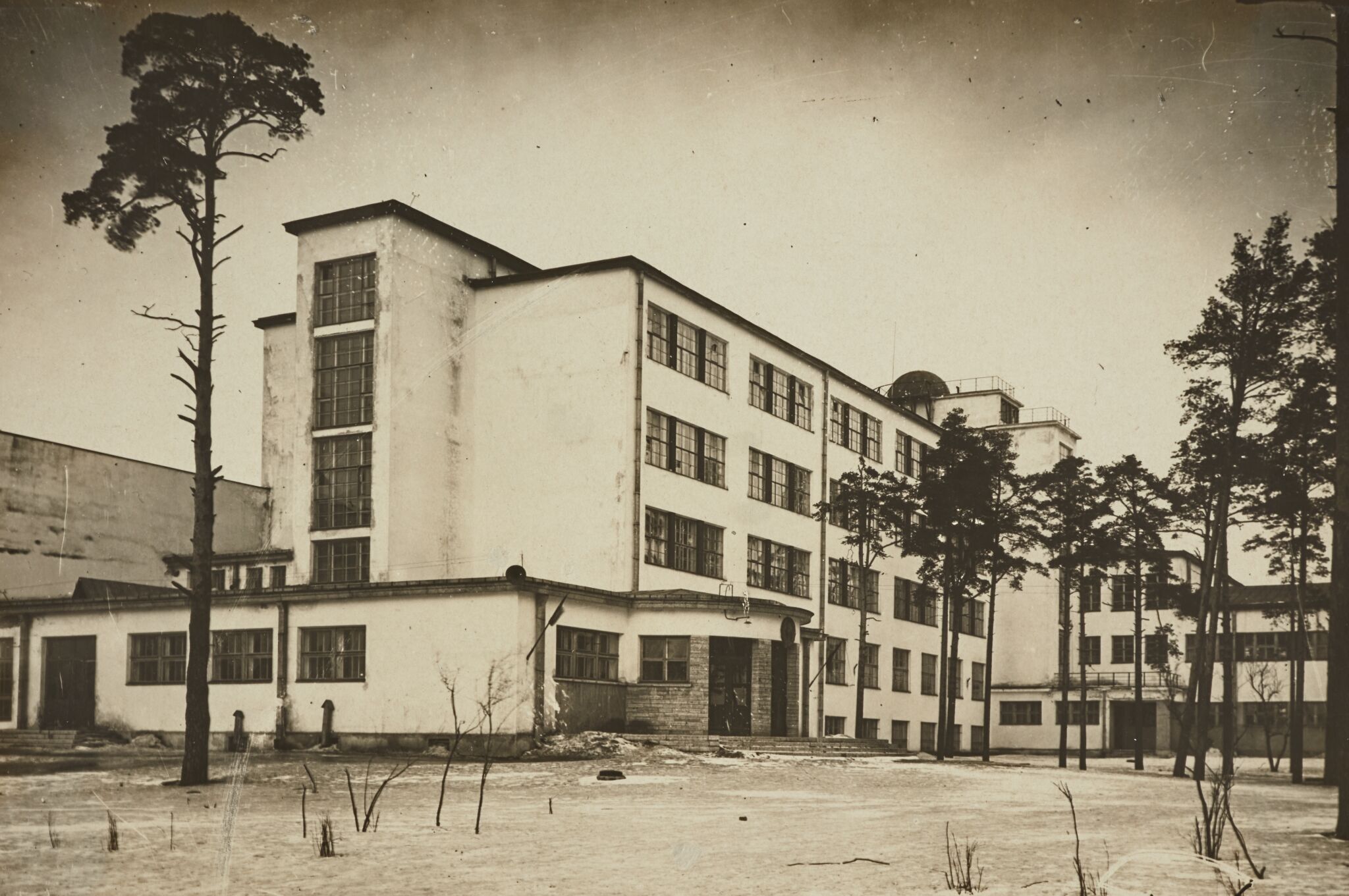 Фабрично-заводская школа № 173 в Лесном. Вид с юга. Ленинград, Leonid Andreevsky, 1934