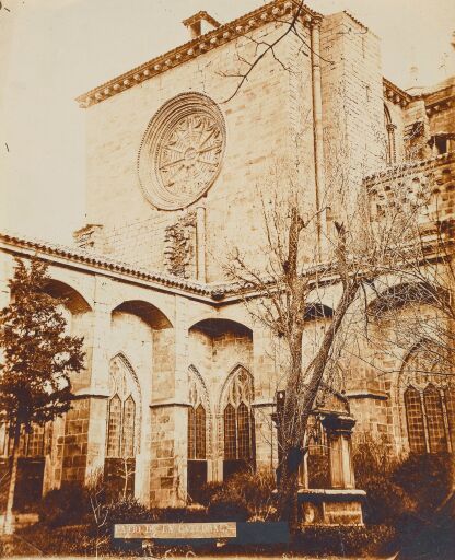 Внутренний двор Кафедрального собора Святой Марии в Сигуэнсе. Испания