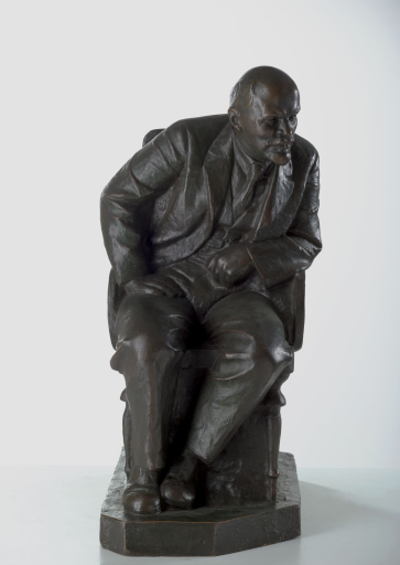 В.И.Ленин в кресле