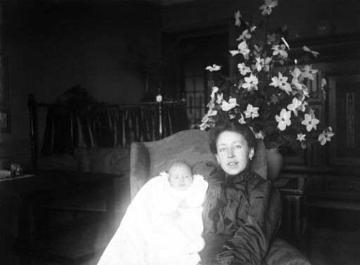 М.В. Якунчикова-Вебер с сыном Степаном