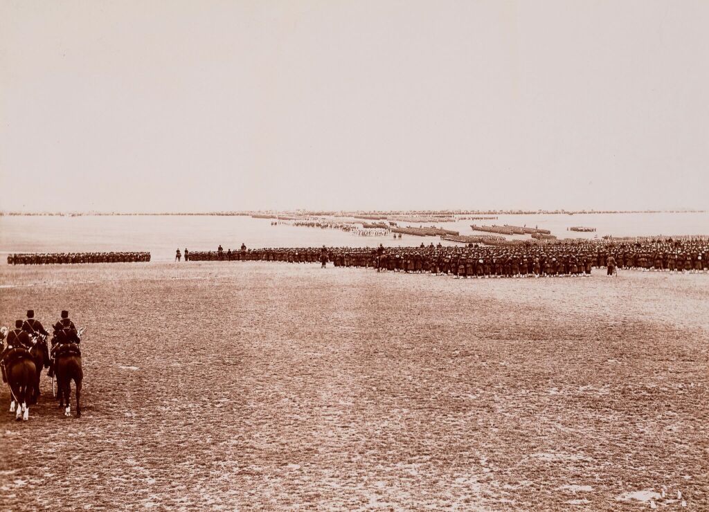 Фотография. Визит императора Николая II во Францию. Военный парад. Правая часть панорамы фронта. Шалон